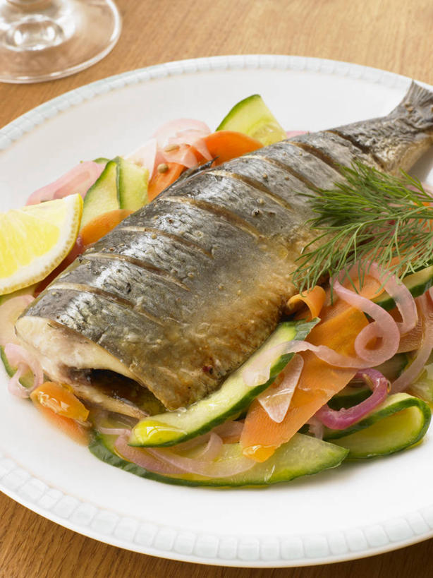 海鲜,无人,横图,俯视,室内,特写,白天,餐桌,桌子,萝卜,胡萝卜,黄瓜,蔬菜,洋葱,餐具,阴影,新鲜,光线,鱼,碟子,盘,影子,肉,鱼肉,食品,水产,肉类,鱼类,海洋生物,食物,盘子,碟,有机食品,绿色食品,餐台,水生动物,海产品,水生物,肉食,海底动物,澳洲肺鱼,肺鱼,圆葱,洋葱头,球葱,青瓜,胡瓜,红萝卜,甘荀,彩图,高角度拍摄