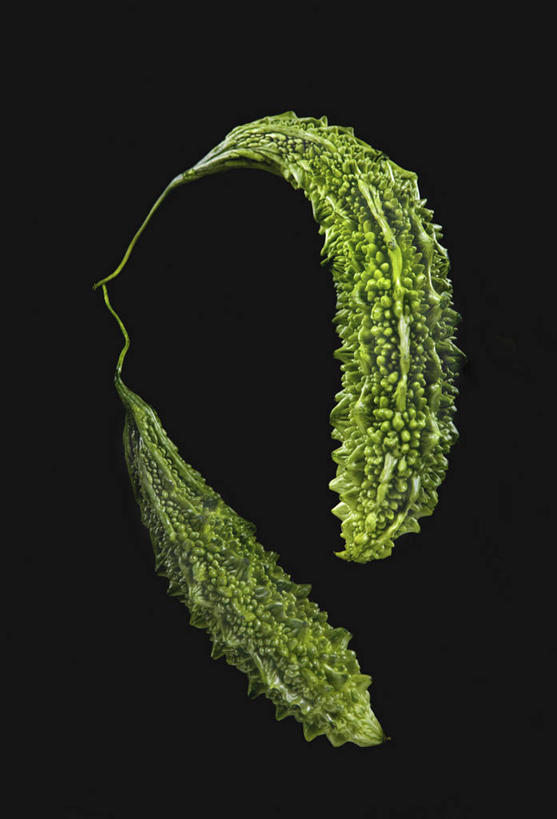 无人,竖图,室内,特写,白天,正面,蔬菜,阴影,黑色背景,新鲜,光线,影子,苦瓜,食品,食物,两个,绿色,凉瓜,摄影,有机食品,绿色食品,影棚,君子菜,癞瓜,癞葡萄,彩图,影棚拍摄,拍摄