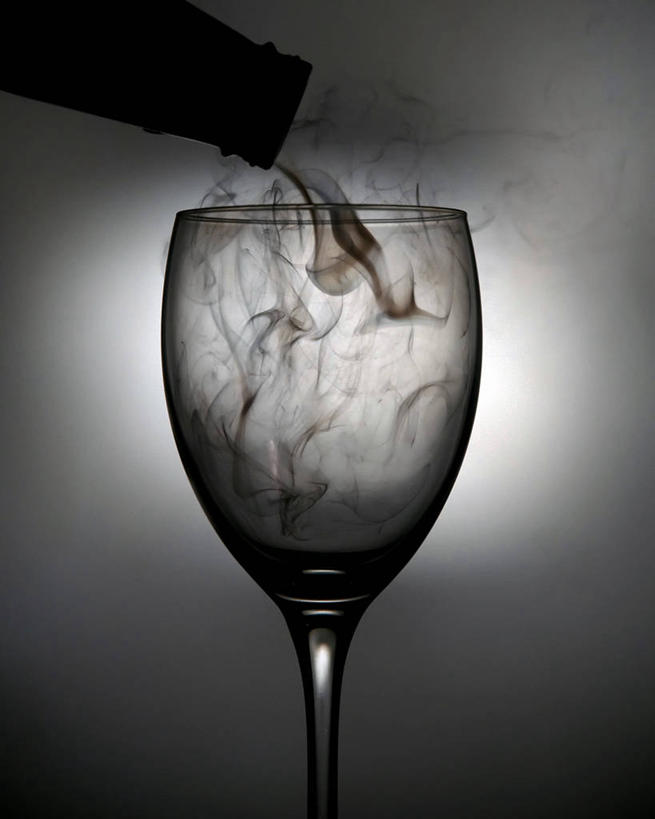 无人,竖图,特写,加拿大,倒,灰色,瓶子,烟,摄影,聚光灯,葡萄酒杯,剪影,逆光,想象,彩图,影棚拍摄