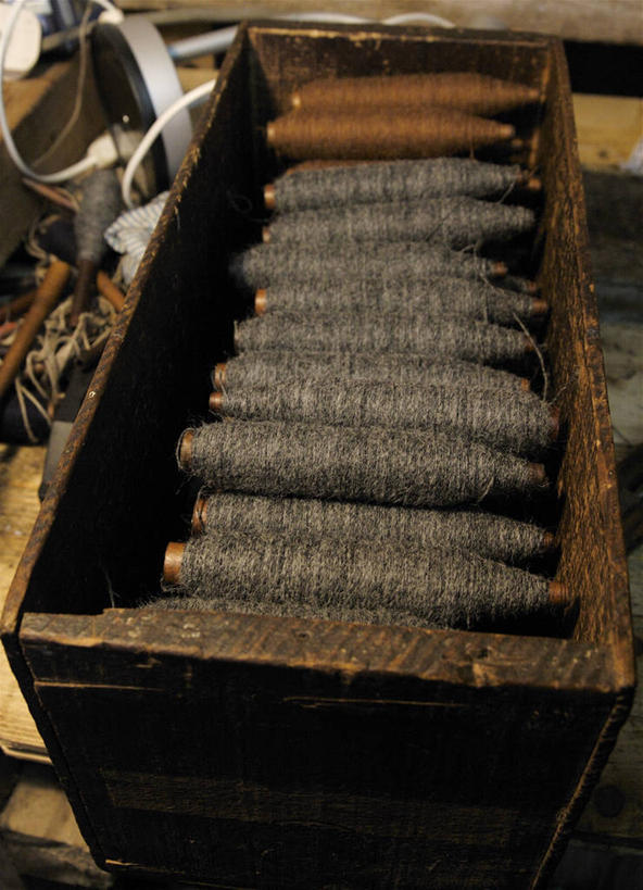 无人,竖图,俯视,室内,白天,英国,一排,整齐,木制,线,褐色,排列,容器,摄影,堆,队列,手艺,织机,彩图,高角度拍摄