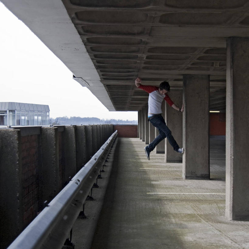 西方人,成年人,一个人,停车场,跳,方图,室外,白天,锻炼,城市,英国,欧洲,欧洲人,仅一个男性,仅一个人,柱子,半空,牛仔裤,休闲装,仅一个年轻男性,摄影,诺福克,跑酷,男人,男性,年轻男性,白种人,年轻人,彩图,泊车场