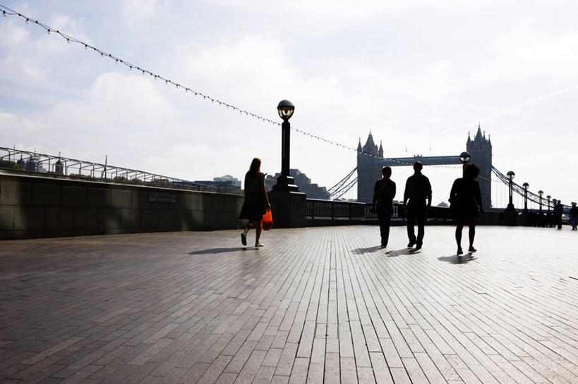 横图,室外,白天,旅游,度假,旅途,道路,路,英国,云,小路,交通,首都,摄影,逆光,英国文化,塔桥,步行,彩图,旅行