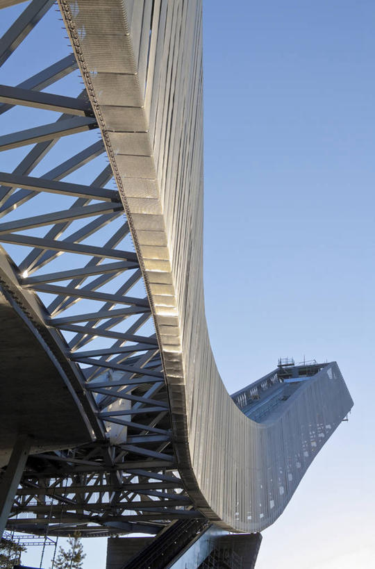 无人,竖图,室外,白天,仰视,建筑,挪威,金属,塔,首都,极限运动,摄影,面板,工程,万里无云,奥斯陆,滑雪运动,彩图,低角度拍摄