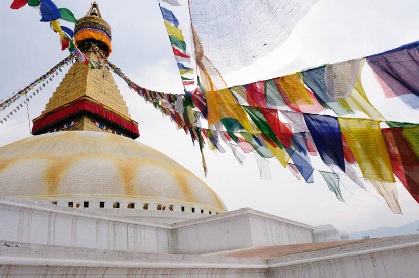 无人,寺庙,横图,彩色,室外,白天,仰视,城市,旗帜,尼泊尔,吊挂,悬挂,首都,挂,佛塔,祈祷,摄影,佛教,五颜六色,色彩斑斓,圆顶建筑,五彩缤纷,加德满都,五彩斑斓,灵性,五光十色,彩图,低角度拍摄,燕尾旗