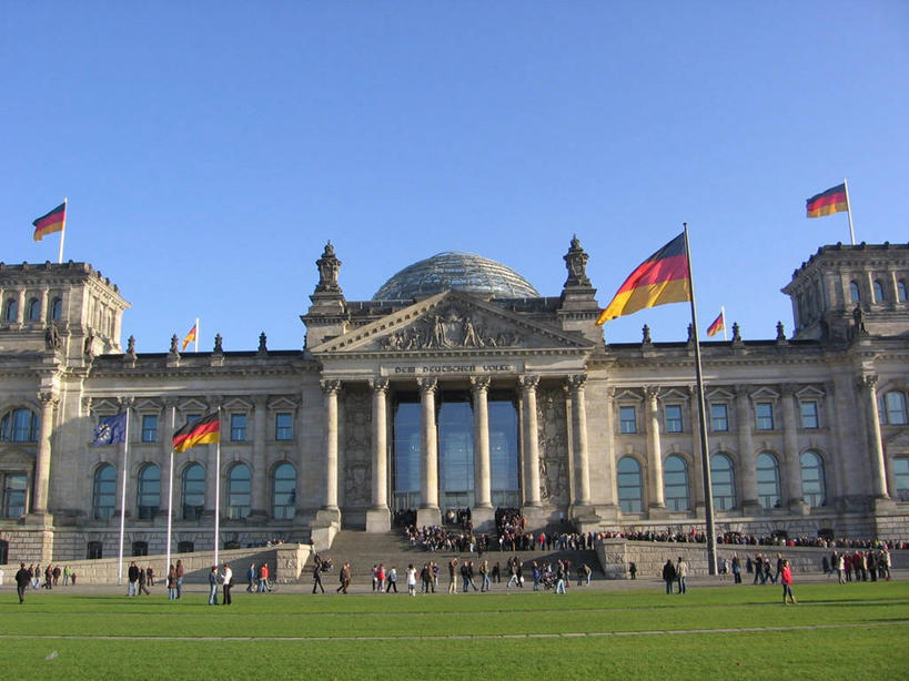 横图,室外,白天,草坪,建筑,德国,柱子,首都,历史,柏林,地标建筑,摄影,德国文化,德国国旗,议会大楼,德国国会大厦,彩图