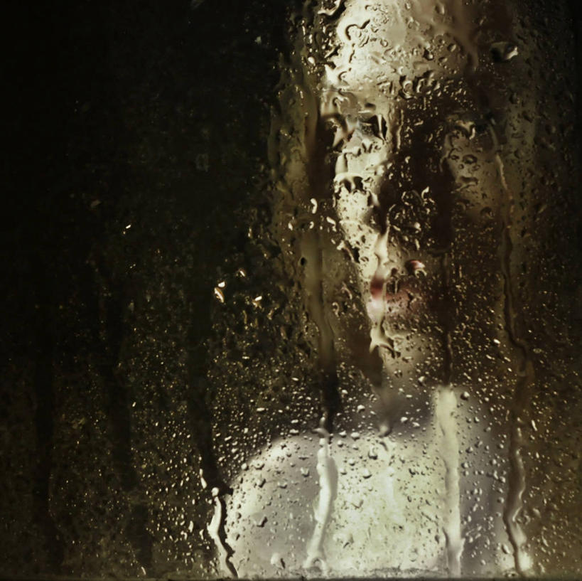 成年人,脸,头,脸颊,一个人,方图,室外,特写,夜晚,寂寞,雨,窗户,美国,仅一个年轻女性,仅一个女性,仅一个人,湿,扭曲,注视,肩膀,观察,看,雨滴,摄影,观看,察看,关注,肖像,悲哀,维吉尼亚,温彻斯特,年轻女性,女人,女性,年轻人,头部,脸部,脸蛋,面部,彩图,独处