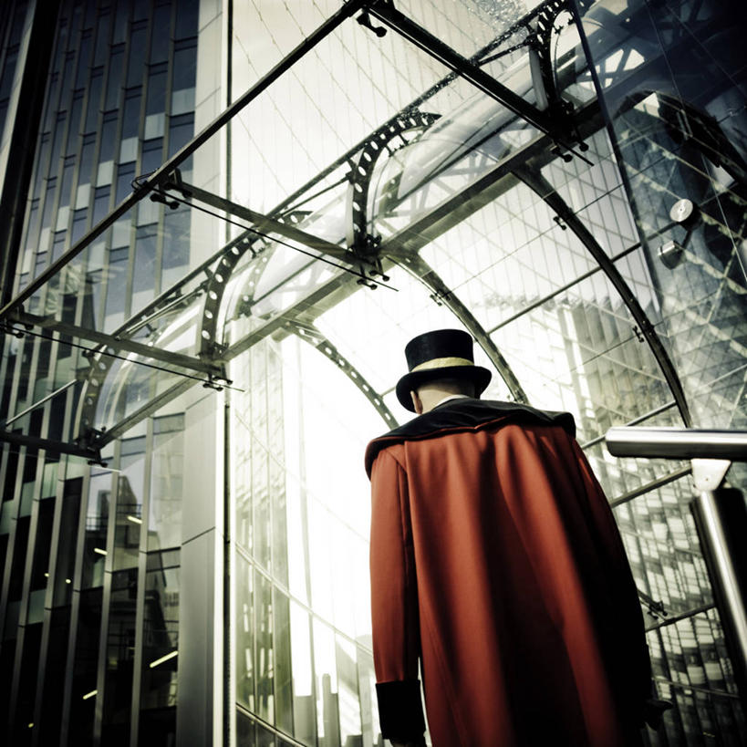 成年人,一个人,无人,服务员,站,方图,室外,白天,仰视,制服,城市,摩天大楼,英国,欧洲,伦敦,仅一个男性,拱门,首都,现代,英格兰,背面,红色,金融,摄影,西欧,保险,大不列颠,斗篷,英国文化,大不列颠及北爱尔兰联合王国,大不列颠及爱尔兰联合王国,雾都,看管,劳埃德大厦,服务生,看守,侍者,半身,低角度拍摄,把守,大不列颠王国,大英帝国,联合王国,日不落帝国
