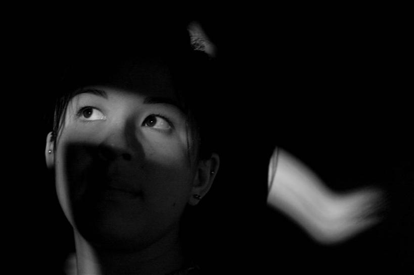 成年人,脸,头,眼睛,脸颊,一个人,横图,黑白,室内,正面,神秘,瞳孔,仅一个年轻女性,仅一个女性,仅一个人,肩膀,人体,眼部,摄影,部分,反差,阿库雷里,年轻女性,女人,女性,年轻人,头部,脸部,脸蛋,面部,眼,彩图,独处,朝鲜族