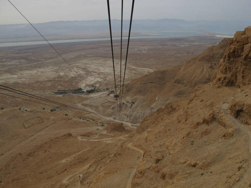 无人,横图,俯视,室外,白天,旅游,度假,旅途,海洋,河流,美景,山,以色列,电缆,地平线,地形,景观,辽阔,地面,山谷,历史,娱乐,缆车,自然,地标建筑,交通工具,享受,休闲,广阔,景色,放松,摄影,一望无际,自然风光,延伸,索道,天地相交,无边无际,一马平川,缆索铁路,马萨达,岩石,彩图,高角度拍摄,传统文化