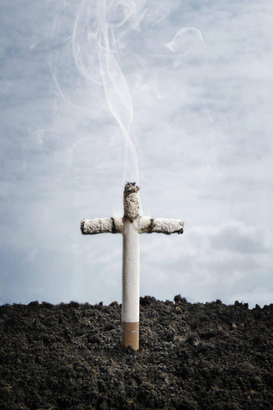 无人,竖图,室外,白天,正面,香烟,英国,表演,十字形,地平线,陆地,辽阔,地面,首都,广阔,烟,摄影,一望无际,死亡,上瘾,延伸,积雨云,警告标志,天地相交,结束,无边无际,一马平川,墓穴,危险,彩图