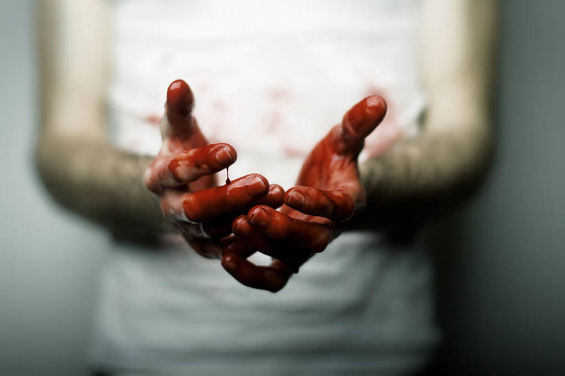 成年人,手,一个人,横图,特写,仅一个男性,灰色背景,血液,人体,摄影,怪异,不幸,出示,谋杀,惊骇,男人,彩图,影棚拍摄