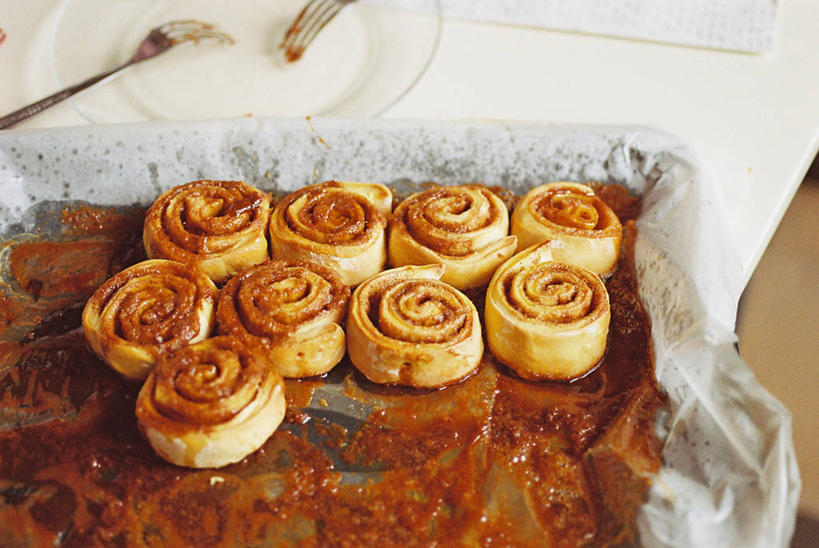 点心,无人,横图,俯视,室内,特写,白天,桌子,新加坡,烤盘,叉,食品,甜点,甜品,肉桂,食物,糕点,盘子,甜食,摄影,彩图,高角度拍摄