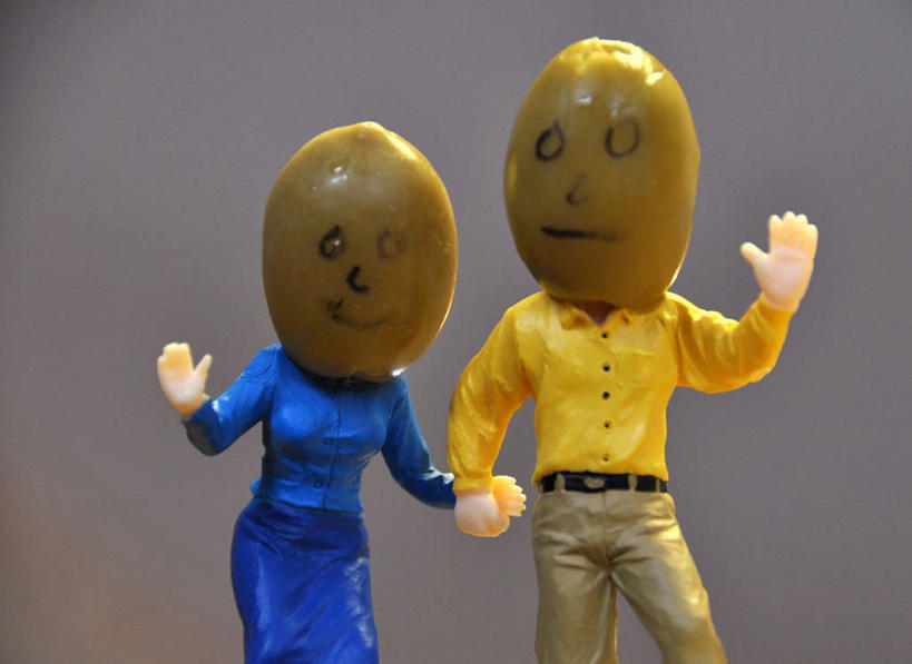 无人,横图,正面,橄榄,玩具,表演,灰色背景,标志,符号,标识,两个,摄影,幽默,笑脸,性别符号,彩图,影棚拍摄,男性符号