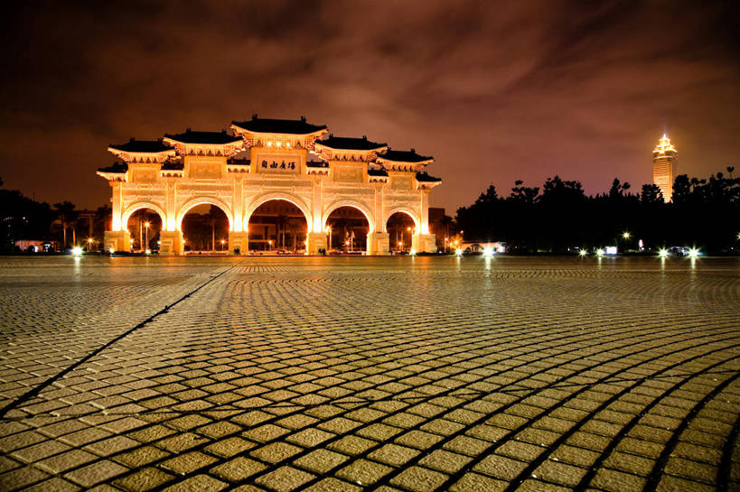 无人,广场,横图,室外,夜晚,城市,建筑,路灯,台湾,大门,拱门,首都,历史,摄影,纪念,留念,照亮,中正纪念堂,怀念,台北,彩图