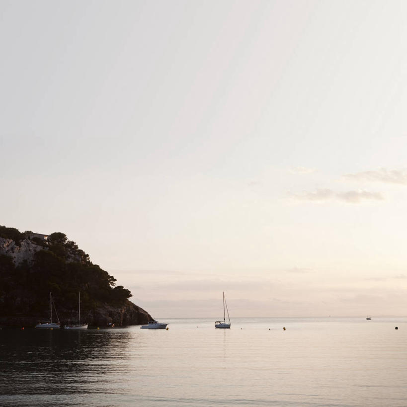 帆船,无人,方图,室外,留白,度假,海洋,日落,船,西班牙,欧洲,海岸线,水平线,交通工具,摄影,航海,宁静,南欧,载具,剪影,西班牙王国,巴利阿里群岛,巴利阿里,梅诺卡岛,彩图