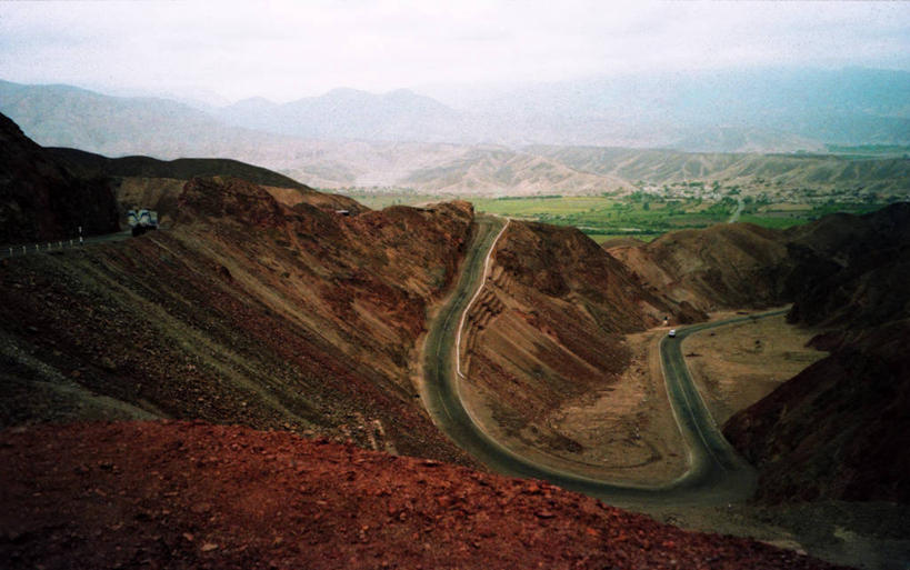 无人,横图,室外,白天,山,秘鲁,地平线,地形,山路,辽阔,地面,广阔,南美,摄影,蜿蜒,一望无际,南美洲,拉丁美洲,延伸,美洲,秘鲁共和国,伊卡,纳斯卡,天地相交,亚美利加洲,南亚美利加洲,玉米之仓,无边无际,一马平川,伊卡省,彩图,泛美公路