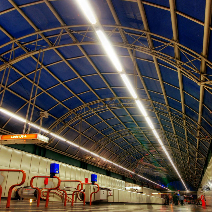 方图,室内,夜晚,长时间曝光,仰视,天花板,建筑,奥地利,维也纳,地铁站,首都,灯,运输,摄影,电,照亮,荧光灯,彩图,低角度拍摄