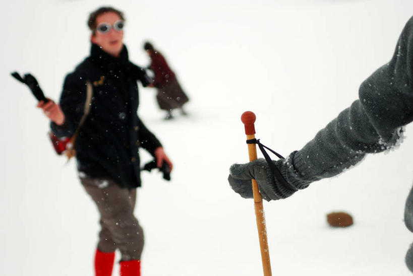 西方人,成年人,两个人,横图,室外,白天,雪,瑞士,欧洲,欧洲人,冬天,拿着,极限运动,太阳镜,寒冷,人体,摄影,滑雪杖,滑雪服,中欧,瑞士联邦,冬季运动,格劳宾登州,滑雪运动,格劳宾登,冒险,年轻女性,白种人,年轻人,手臂,休闲活动,彩图