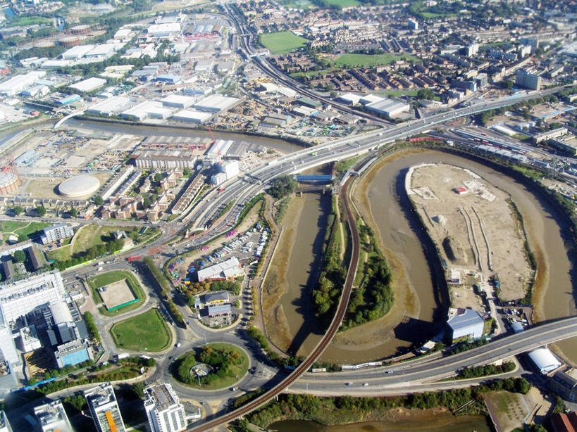 无人,工厂,横图,俯视,航拍,室外,白天,度假,河流,美景,城市风光,城市,建筑,路,铁路,公路,英国,弯曲,景观,轨道,交通,铁轨,首都,娱乐,工业区,享受,休闲,景色,放松,工业,运输,摄影,鸟瞰,彩图,高角度拍摄,制造厂,生产工厂