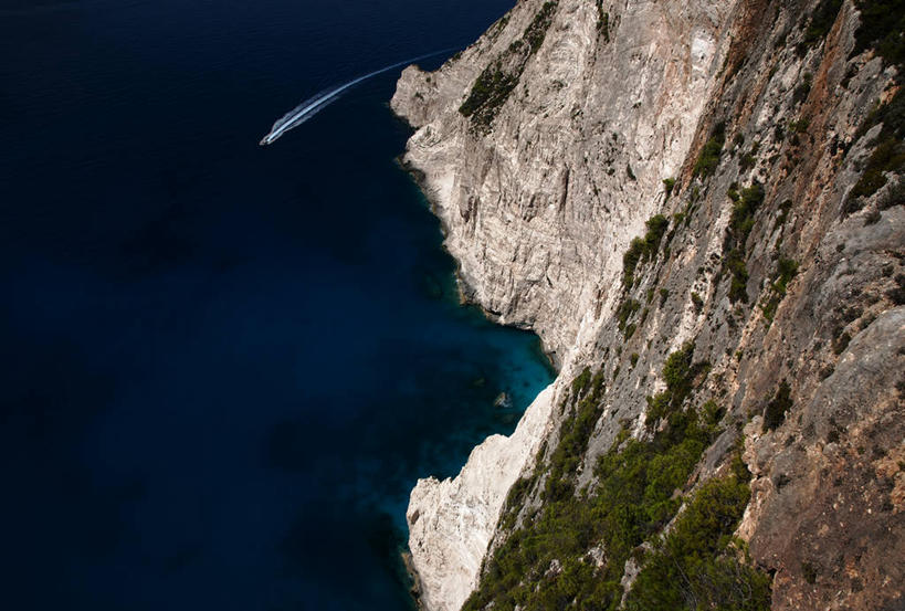 无人,横图,俯视,室外,白天,度假,海洋,船,英国,岛,海岸线,悬崖,船尾波,陡峭,运输,摄影,宁静,扎金索斯,彩图,高角度拍摄