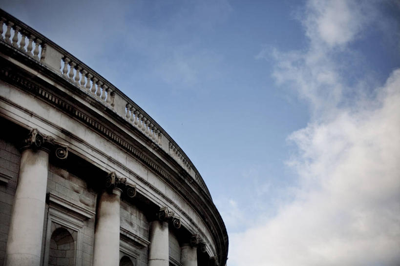 无人,银行,横图,室外,白天,仰视,城市,建筑,爱尔兰,柱子,首都,天空,摄影,圆顶建筑,彩图,低角度拍摄