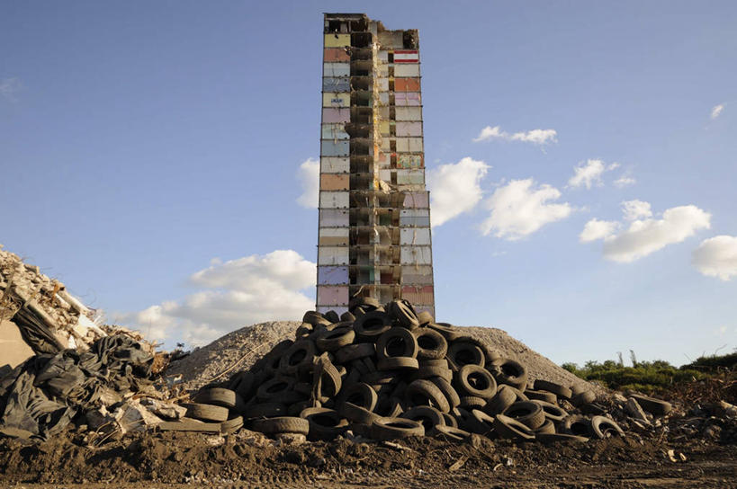 无人,横图,室外,白天,仰视,英国,破碎,公寓,塔,破坏,破损,轮胎,摄影,堆,污染,粉碎,损坏,下降,毁坏,摧毁,格拉斯哥,彩图,低角度拍摄,废旧汽车场