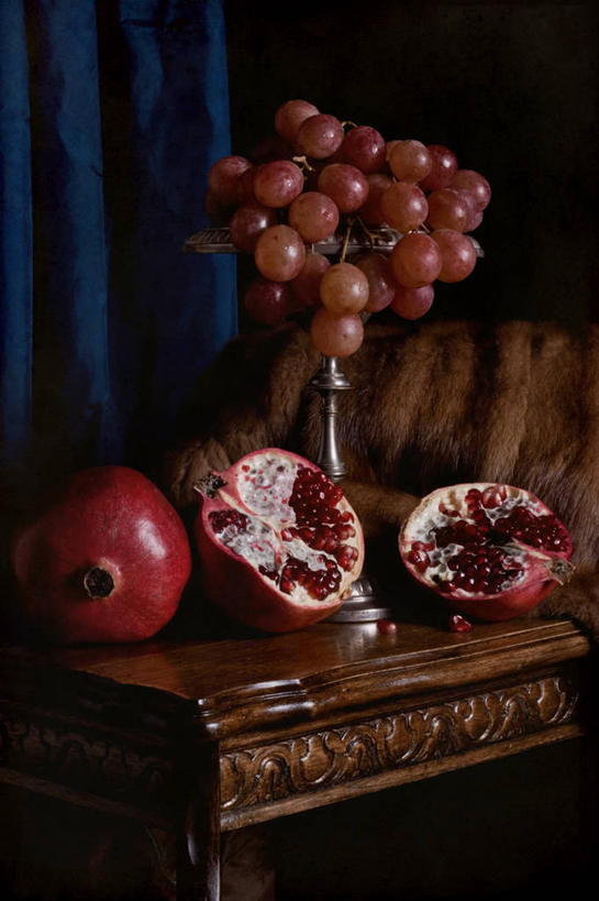 无人,竖图,窗帘,桌子,石榴,静物,黑色背景,饮食,摄影,高雅,华贵,横截面,健康食物,蛋糕台,彩图,影棚拍摄,红葡萄