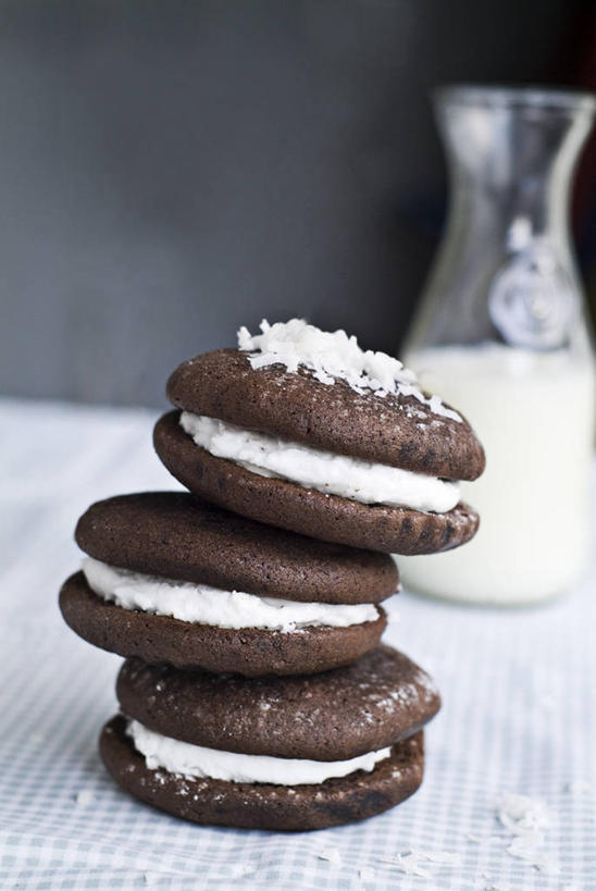 牛奶,无人,竖图,室内,白天,桌子,美国,堆叠,曲奇,饮食,桌布,饮料,玻璃瓶,读书,摄影,简单,糖衣,宾夕法尼亚,彩图