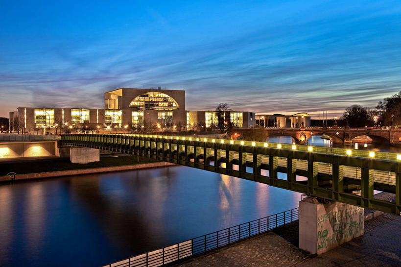 无人,横图,俯视,室外,度假,河流,美景,城市风光,城市,建筑,路灯,德国,景观,云,塔,桥,首都,联系,娱乐,柏林,黄昏,享受,休闲,景色,放松,摄影,照亮,政府大楼,德国总理府,彩图,高角度拍摄