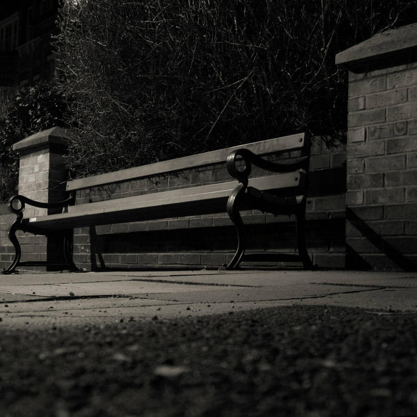 无人,方图,室外,夜晚,城市,街道,英国,木制,长椅,围墙,古典,放松,摄影,宁静,树梢,彩图