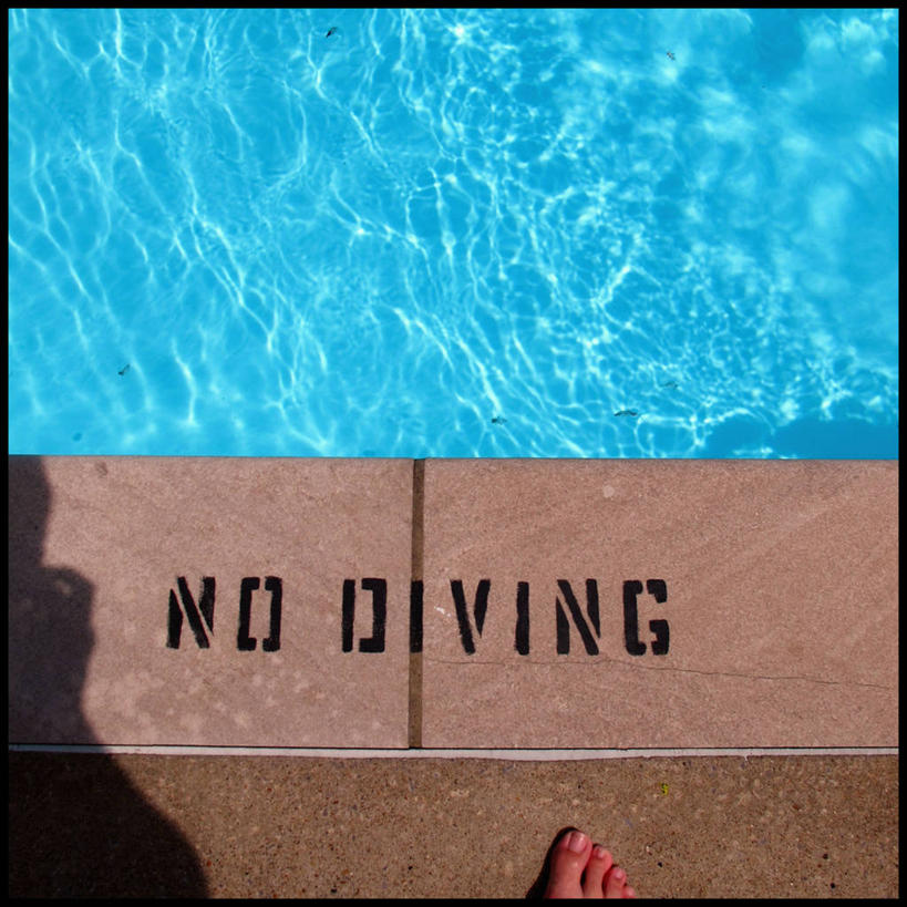 跳水,成年人,一个人,体育馆,游泳池,方图,俯视,室外,白天,锻炼,通讯,运动,水,城市,指示牌,日光,美国,仅一个男性,停靠,阴影,标志,文字,水池,水面,警告,标识,泳池,警示,人体,摄影,英文字母,禁止,部分,提醒,游泳馆,北美,北美洲,提示,停泊,限制,美洲,水上运动,足,田纳西州,首府,北亚美利加洲,亚美利加洲,田纳西,志愿之州,纳什维尔,纳许维尔,大写字母,体育,危险,彩图,高角度拍摄,健身,美利坚合众国