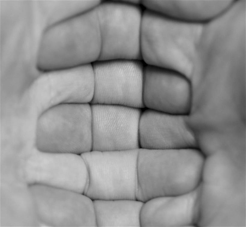 手,一个人,握手,横图,黑白,特写,纽约,美国,连接,联系,手指,人体,摄影,部分,纽约州,贯穿,连结,衔接,一致,串连,搀手,拉手,手拉手,手握手