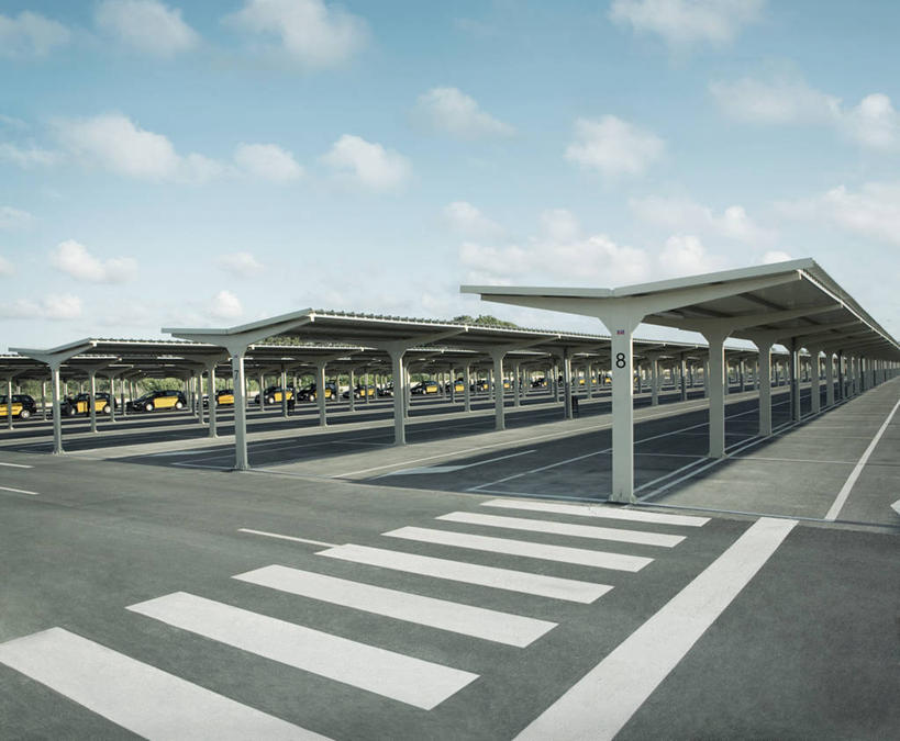 无人,机场,横图,室外,白天,出租车,车站,西班牙,巴塞罗那,一排,整齐,柱子,云,站台,月台,排列,运输,摄影,队列,斑马线,彩图,巴塞罗那国际机场