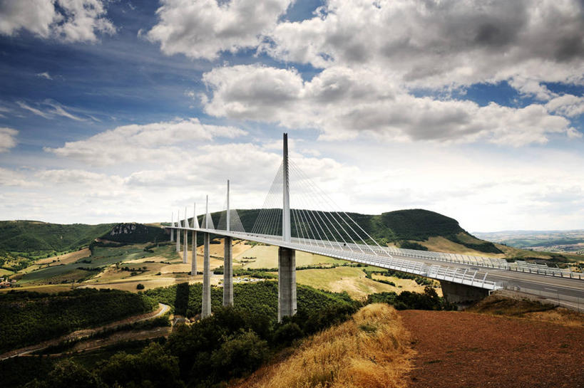 无人,工程师,建筑师,横图,室外,白天,美景,山,建筑,法国,景观,云,联系,风景,自然,景色,摄影,宁静,自然风光,高架桥,管理,钢缆,建筑工程师,设计,彩图,画则师,图则师,则师,评估,人员,霍朗明,诺曼.福斯特,诺曼.罗伯特.福斯特男爵阁下