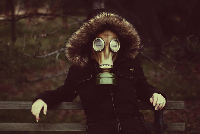 儿童,少年,一个人,站,横图,室外,白天,正面,纯洁,香烟,欧洲,仅一个男性,仅一个年轻女性,仅一个女性,仅一个人,长椅,篱笆,首都,拿着,休闲装,仅一个年轻男性,小孩,靠,靠着,可爱,童年,童趣,摄影,保护,幽默,童真,烂漫,无邪,防毒面罩,茄克,安卡拉,天真,男人,男性,年轻男性,年轻女性,女人,女性,孩子,休闲活动,半身,彩图,风帽,独处