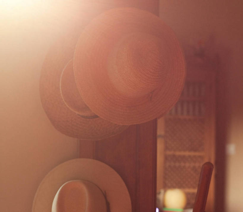 无人,横图,室内,特写,帽子,日光,西班牙,吊挂,悬挂,木制,草帽,挂,夏天,摄影,多样,逆光,科尔多瓦,美术工艺,彩图