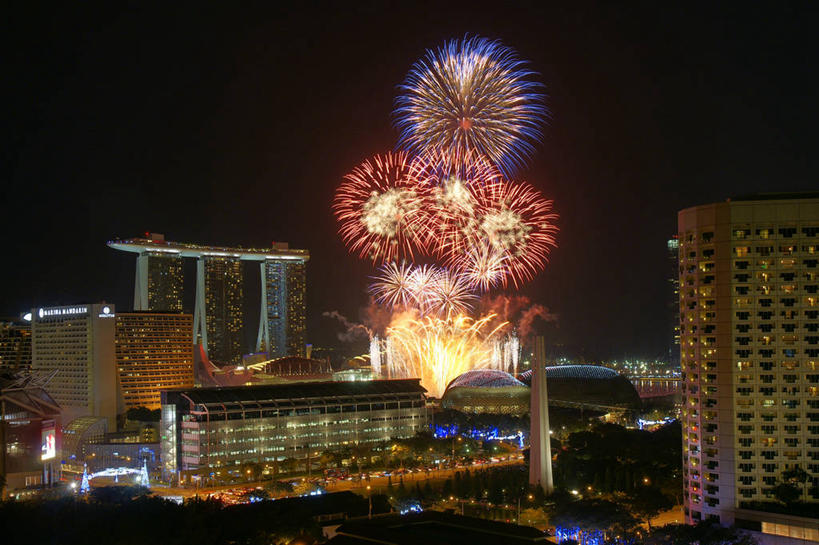 无人,横图,室外,夜晚,度假,爆炸,美景,城市风光,城市,建筑,新加坡,庆祝,火花,景观,娱乐,天空,焰火,享受,休闲,景色,放松,摄影,照亮,彩图,滨海湾金沙酒店