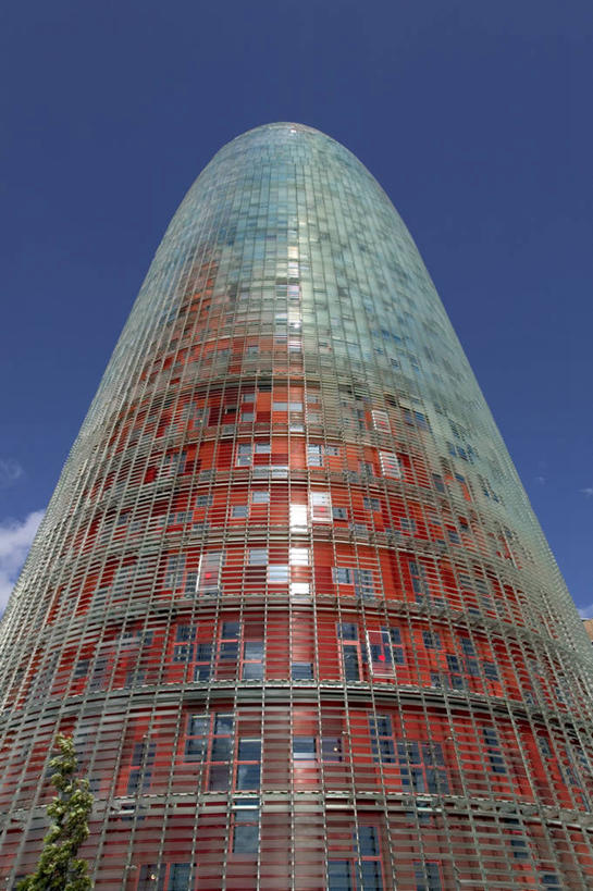 无人,竖图,室外,白天,仰视,商务,建筑,西班牙,巴塞罗那,现代,红色,天空,办公大楼,摄影,企业,公司,阿格巴塔,式样,彩图,低角度拍摄