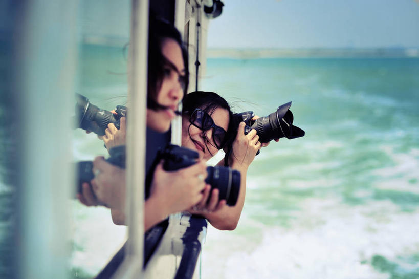 成年人,一个人,两个人,微笑,横图,室外,白天,度假,满意,幸福,旅途,信心,海洋,窗户,船,相机,马来西亚,仅一个年轻女性,仅一个女性,仅一个人,拿着,拍照,天空,自然,太阳镜,靠,靠着,运输,人体,摄影,部分,年轻女性,女人,女性,亚洲人,年轻人,彩图,菲律宾人,柔佛