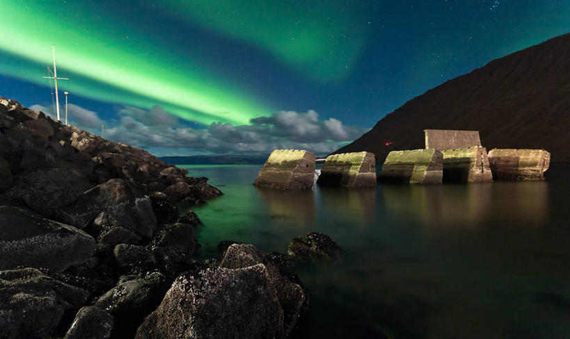 无人,横图,室外,夜晚,神秘,美景,水,反射,景观,风景,自然,景色,摄影,宁静,怪异,岩层,自然风光,岩石,北极光,彩图,西峡湾区