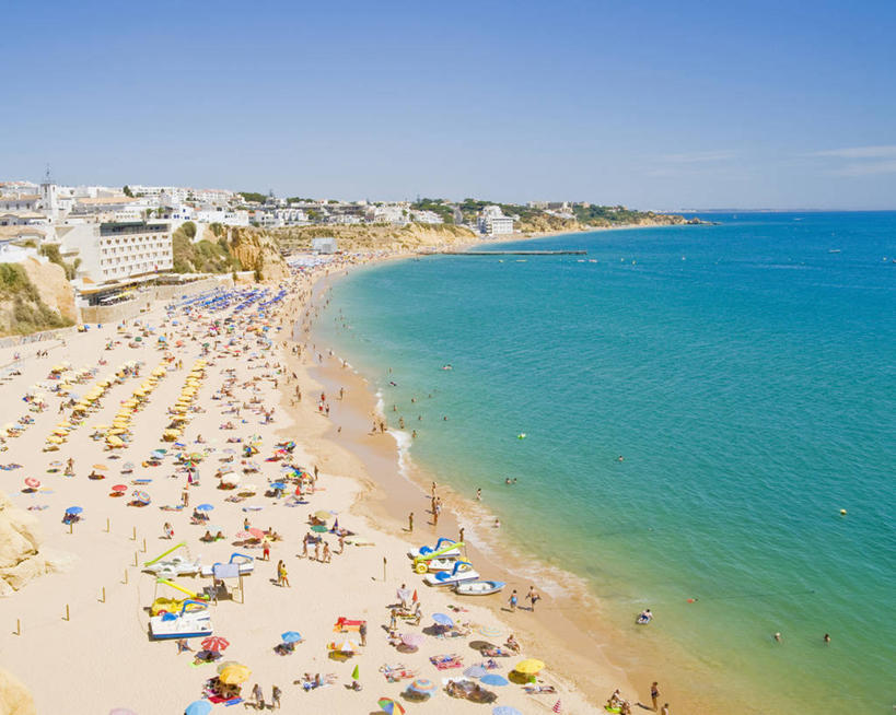 站,横图,俯视,航拍,室外,白天,旅游,度假,海洋,葡萄牙,行人,游客,游人,沙子,河岸,娱乐,路人,旅客,天空,享受,休闲,放松,摄影,享乐,鸟瞰,过客,阿尔布费拉,海滩,休闲活动,步行,彩图,高角度拍摄,广角