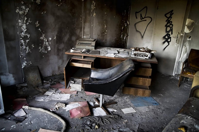 无人,横图,室内,白天,桌子,椅子,德国,首都,凌乱,柏林,摄影,怪异,恐怖,惊骇,彩图