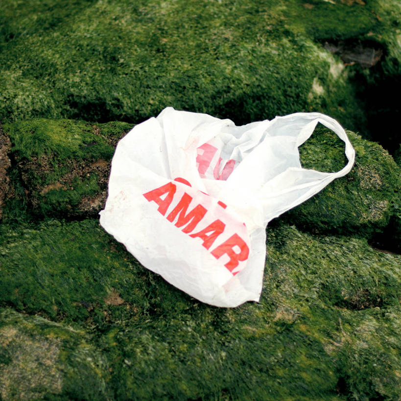 无人,方图,室外,白天,西班牙,环保,苔藓,塑料袋,绿色,白色,摄影,能源,英文字母,污染,回收,资源,利用,低碳,循环,环境保护,持续,岩石,彩图