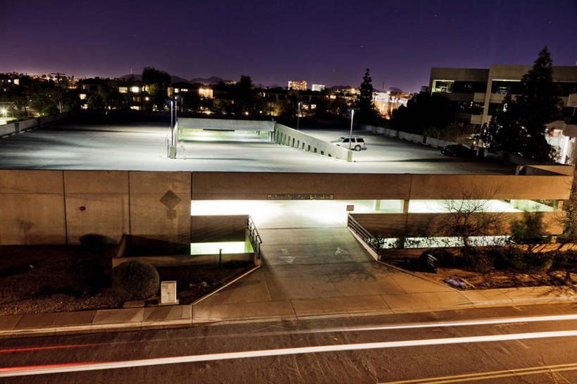 无人,停车场,横图,俯视,室外,夜晚,度假,美景,城市风光,城市,建筑,汽车,美国,景观,娱乐,享受,休闲,景色,放松,摄影,照亮,亚利桑那,市区,彩图,高角度拍摄,泊车场