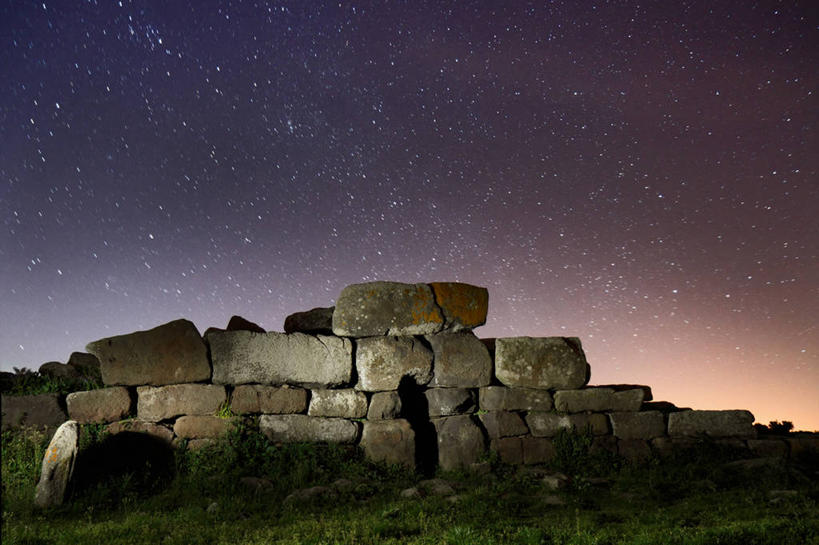 无人,横图,室外,美景,意大利,景观,星星,月光,历史,草,天空,自然,地标建筑,景色,摄影,宁静,坟墓,自然风光,银河系,意大利文化,卡利亚里,彩图