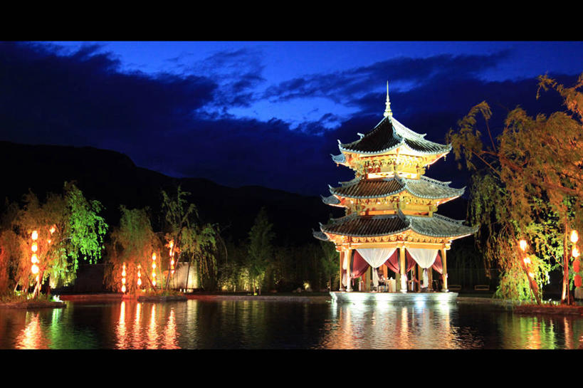 无人,横图,室外,夜晚,湖,建筑,丽江,反射,云,树,天空,摄影,宗教,宁静,照亮,云南省,彩图,传统文化