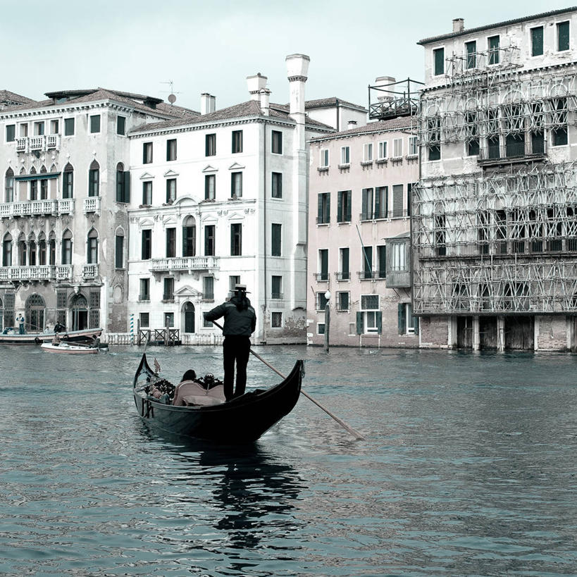 划船,成年人,一个人,站,方图,室外,白天,海洋,建筑,船,意大利,威尼斯,仅一个男性,船夫,波纹,拿着,背面,天空,交通工具,运输,摄影,舟,载具,意大利文化,威尼托大区,彩图,旅行,独处