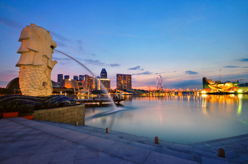 无人,横图,室外,水,建筑,喷泉,狮子,新加坡,形状,反射,吉祥物,流水,云,天空,黄昏,摄影,照亮,鱼尾狮,死水,彩图,滨海湾金沙酒店