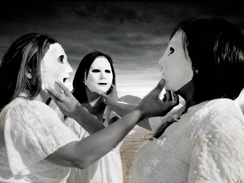 成年人,脸,头,脸颊,三个人,站,横图,黑白,室外,白天,墨西哥,拿着,休闲装,肩膀,遮,遮掩,摄影,掩盖,遮挡,拉丁美洲,遮盖,掩饰,哈利斯科州,想法,头部,脸部,脸蛋,面部,精神疾病