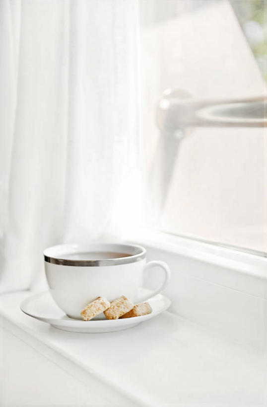 无人,竖图,室内,白天,窗户,杏仁,椰子,瑞士,饮食,窗台,茶碟,甜食,摄影,清新,茶杯,彩图